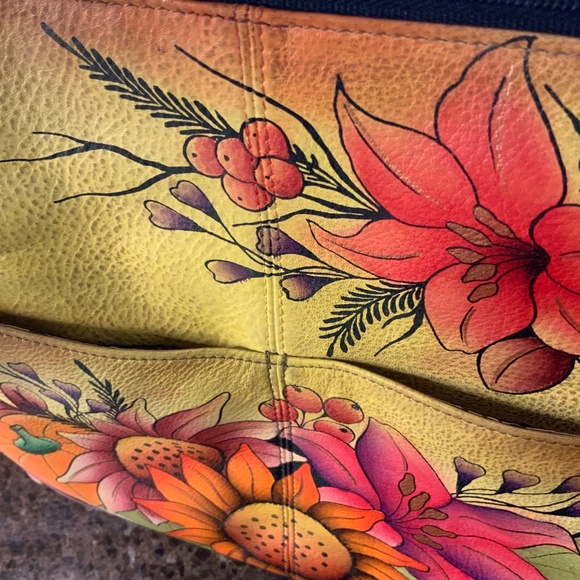 ANNA BY ANUSHKA - HAND PAINTED HANDBAG - NWOT - Picture 3 of 8